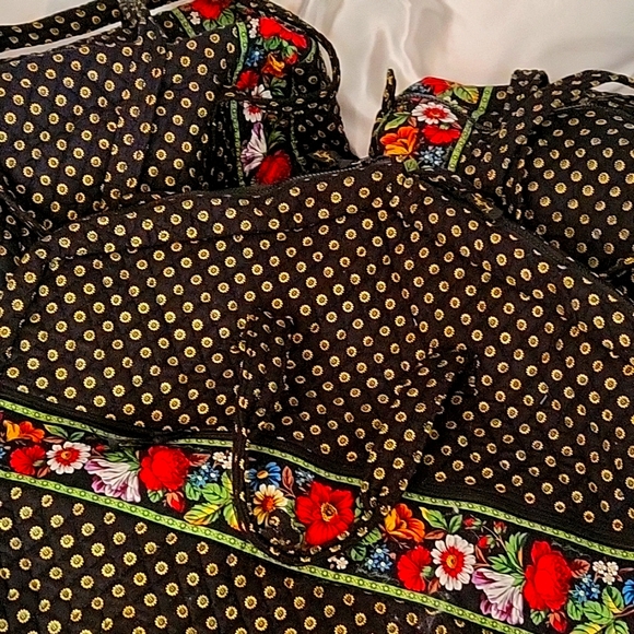 Vera Bradley 3 Pieces Of Luggage   . - Picture 3 of 15